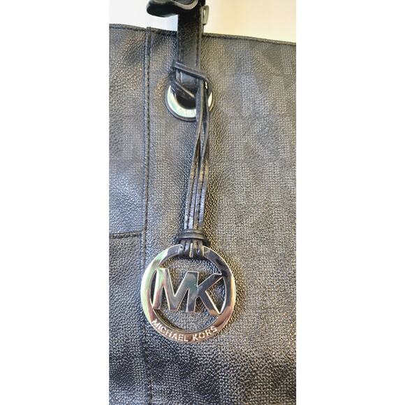 Genuine Michael Kors Woman's Bedford Leather Purse - Picture 2 of 16